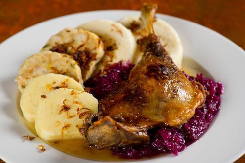 Hotel Dv?r Pec�nov