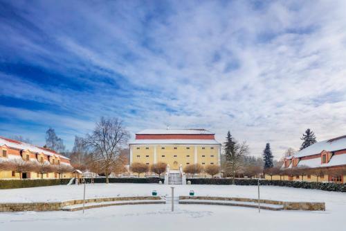 Hotel Dv?r Pec�nov