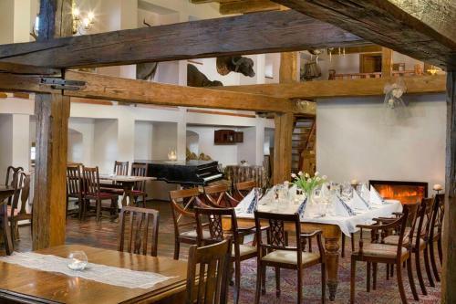 Hotel Dv?r Pec�nov