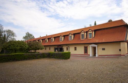 Hotel Dv?r Pec�nov