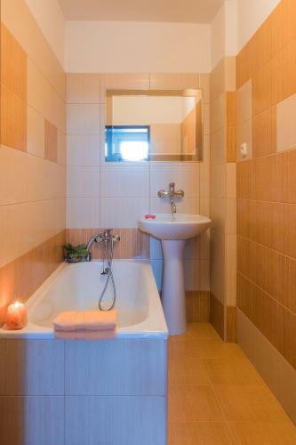 Alton Garni Hotel