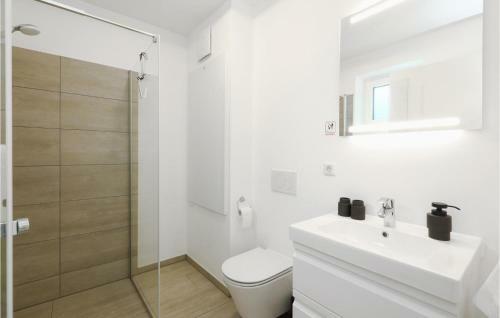 Awesome Apartment In Lembruch/d�mmer See W/ 2 Bedrooms