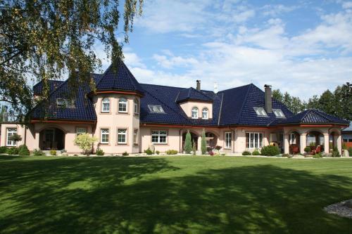 Hostal Nobless Resort