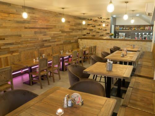 Hostal Penzion Bowling Bar