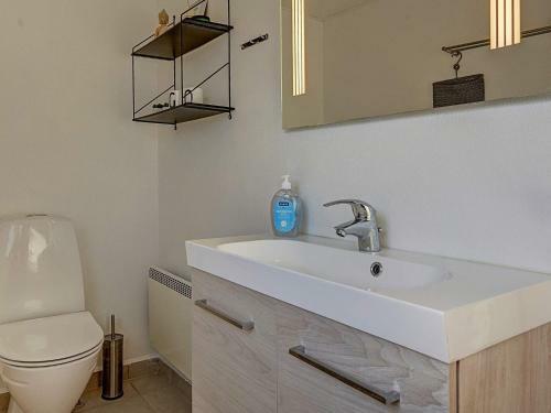 Two-bedroom Holiday Home In Henne 11