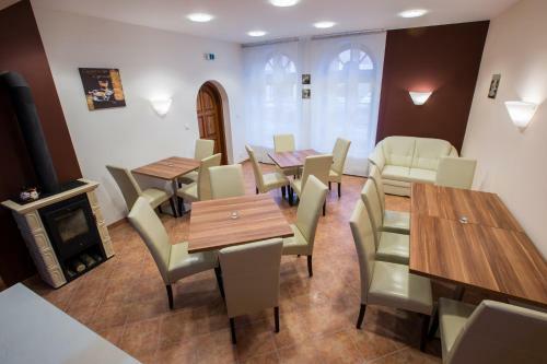 Hostal Penzion U ?eky