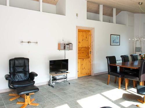 8 Person Holiday Home In Bl�vand