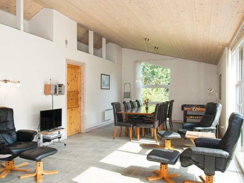 8 Person Holiday Home In Bl�vand