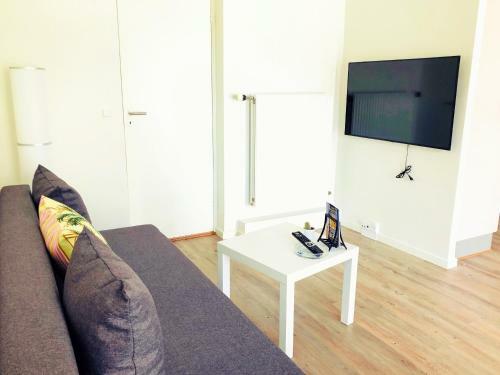 Adnana - Blokhus Living - Yellow Apartment