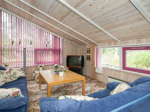 Two-bedroom Holiday Home In Glesborg 6