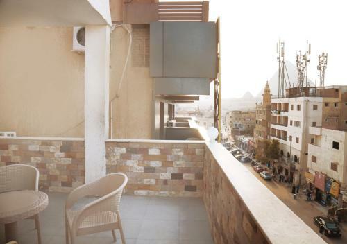 Hostal Pyramids Shadow Guest House