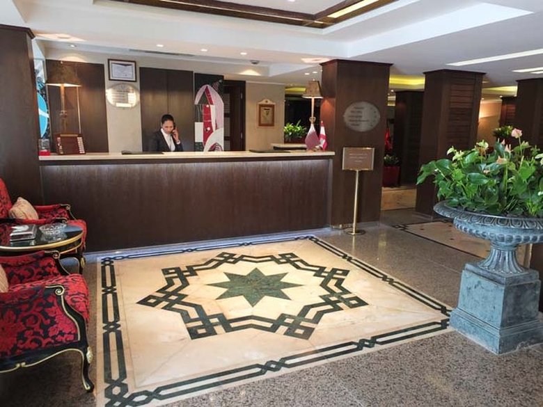 Al Bustan Hotel