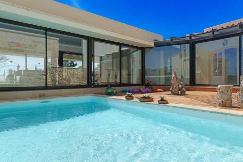 Alaior Villa Sleeps 8 With Pool Air Con And Wifi