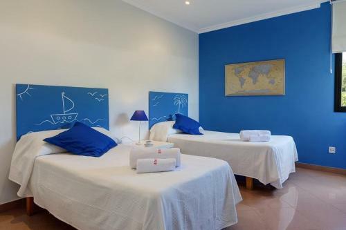 Alaior Villa Sleeps 8 With Pool Air Con And Wifi