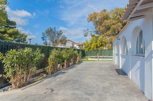 Beautiful Villa With Pool In Puerto Alcudia