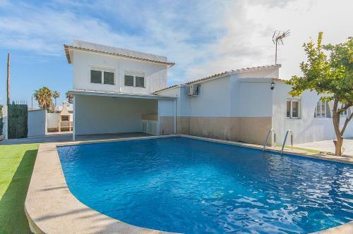 Beautiful Villa With Pool In Puerto Alcudia