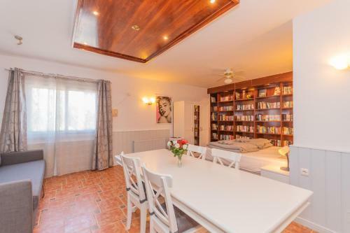 Cubo's Casa Esther