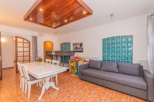 Cubo's Casa Esther