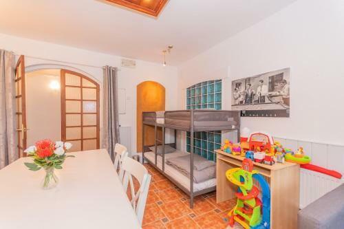 Cubo's Casa Esther