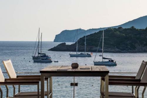 Villa Arlequin � Casa Arlequin - Luxury Beachfront Villa
