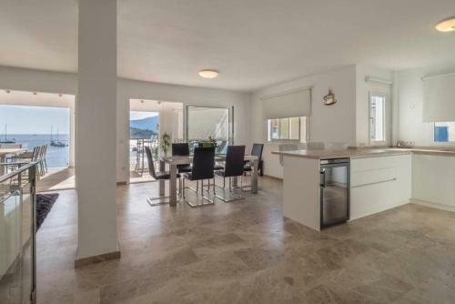 Villa Arlequin � Casa Arlequin - Luxury Beachfront Villa