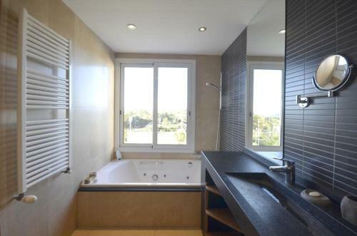 Begur Villa Sleeps 5 With Pool