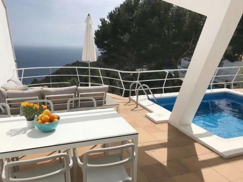 Begur Apartment Sleeps 6 With Pool Air Con And Wifi