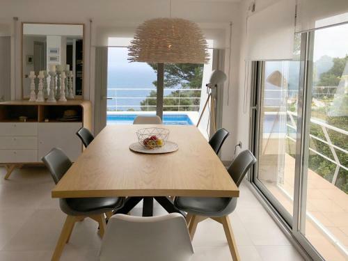 Begur Apartment Sleeps 6 With Pool Air Con And Wifi