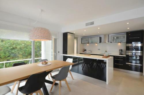 Begur Apartment Sleeps 6 With Pool Air Con And Wifi