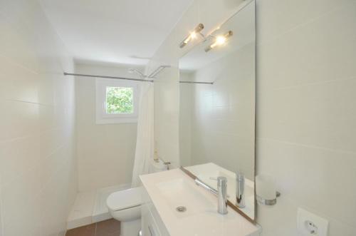 Villa In Begur Sleeps 9