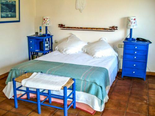 Mas Pinell Villa Sleeps 14 With Pool