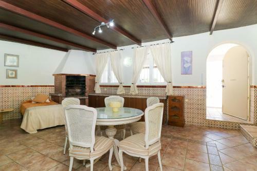7br Villa Azahar By Rafleys, Private Pool, 7 Mins Walk To Everything