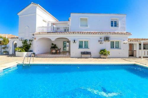 7br Villa Azahar By Rafleys, Private Pool, 7 Mins Walk To Everything