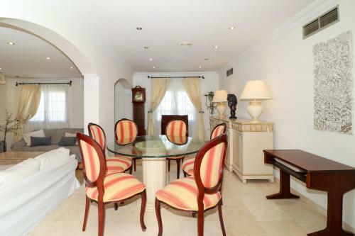 7br Villa Azahar By Rafleys, Private Pool, 7 Mins Walk To Everything