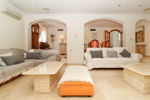 7br Villa Azahar By Rafleys, Private Pool, 7 Mins Walk To Everything