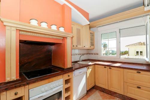 7br Villa Azahar By Rafleys, Private Pool, 7 Mins Walk To Everything