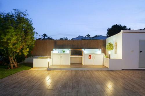 Benitachell Villa Sleeps 6 With Pool Air Con And Wifi