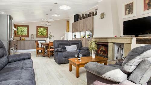 Brugarol Villa Sleeps 6 With Air Con And Wifi