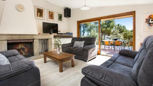 Brugarol Villa Sleeps 6 With Air Con And Wifi