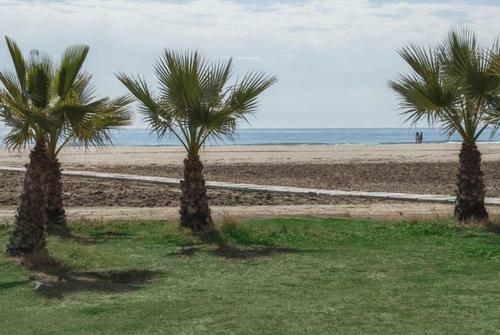 Calafell Villa Sleeps 8 With Pool And Free Wifi