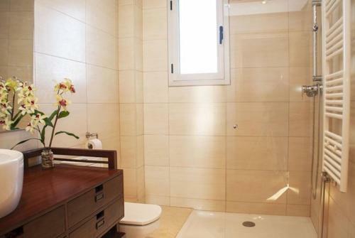 Calafell Villa Sleeps 8 With Pool And Free Wifi