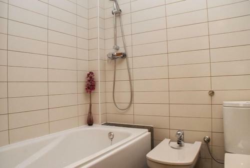 Calafell Villa Sleeps 8 With Pool And Free Wifi