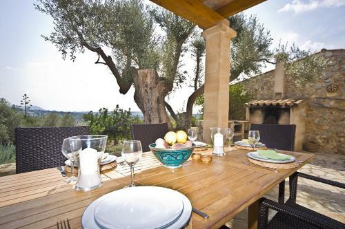 Caimari Villa Sleeps 6 With Pool Air Con And Wifi