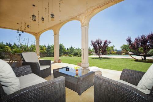 Caimari Villa Sleeps 8 With Pool Air Con And Wifi