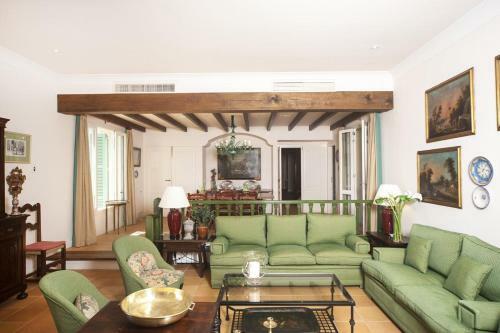 Caimari Villa Sleeps 12 With Pool Air Con And Wifi