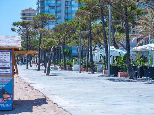 Tranquil Holiday Home In Calella Near Seabeach
