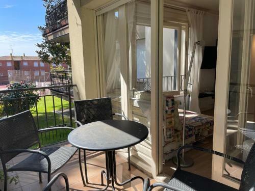 Apartment In Calella de Palafrugell Sleeps 6 With Pool