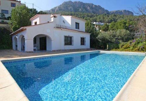 Calpe Villa Sleeps 7 With Pool Air Con And Wifi