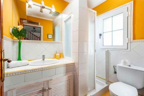 Calpe Villa Sleeps 8 With Pool Air Con And Wifi