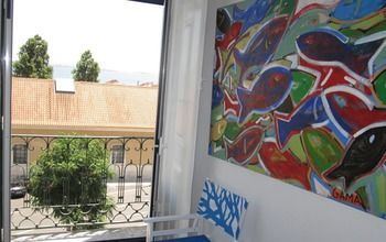 Hostel B. Mar
